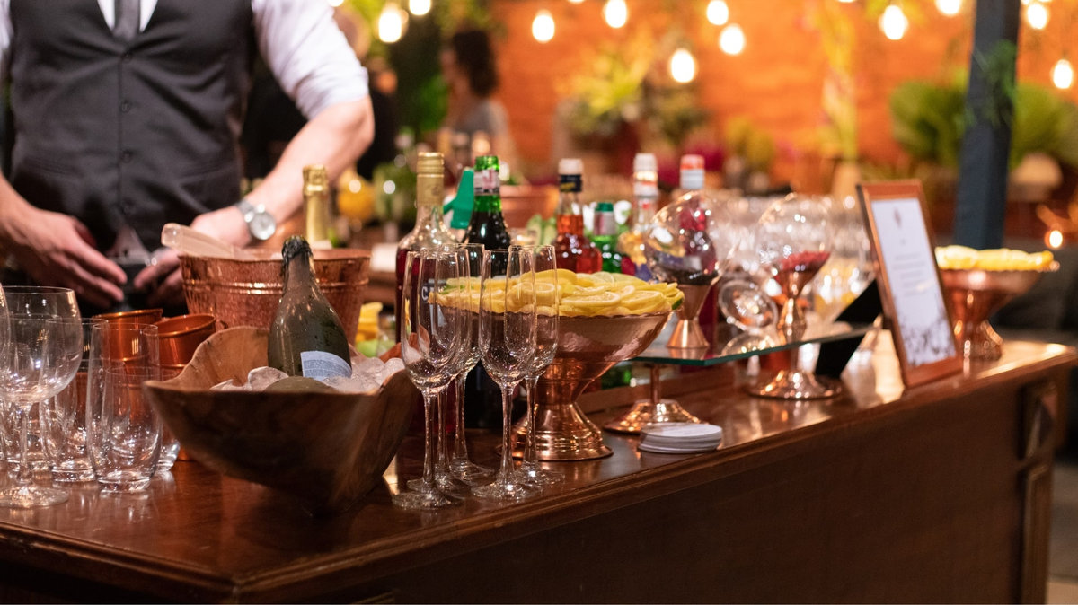 Wedding bar service cart staffed by a professional Barspirit bartender